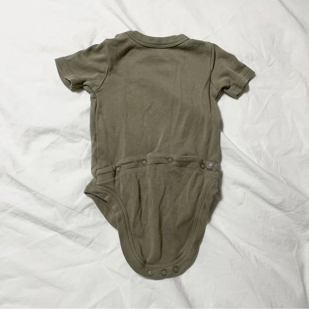 Goumi Olive and White Baby One Piece Bodysuits 12 Months
